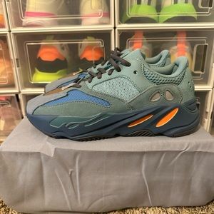 YEEZY BOOST 700